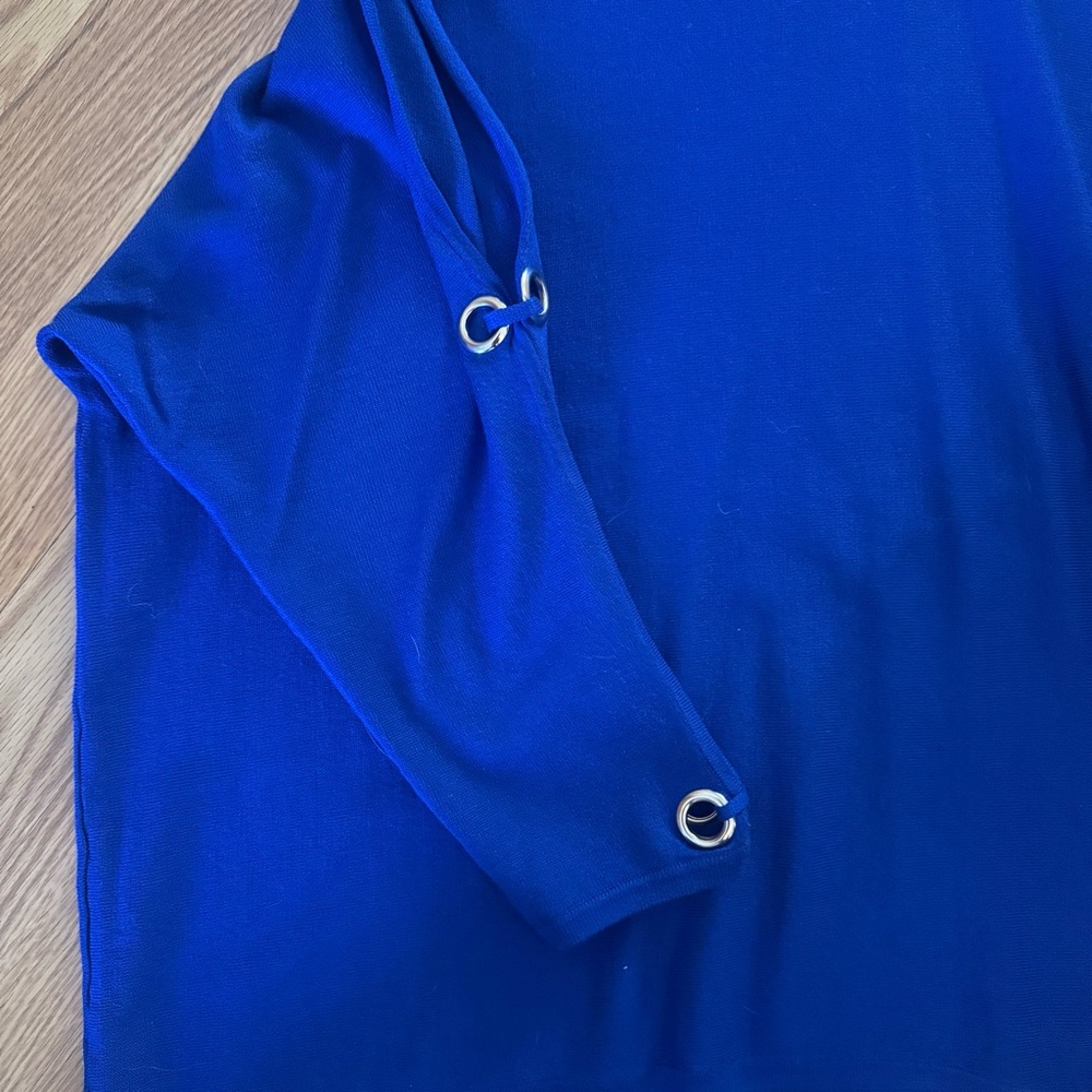 NWOT Cable & Gauge Blue Cold Shoulder Top - Picture 3 of 3